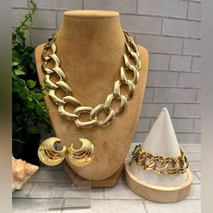 Gold tone link jewelry set